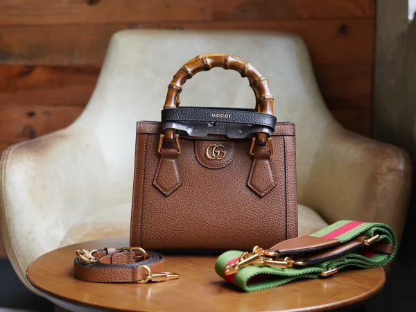 GUCCI Diana淺藍皮革斜揹包-702732：圖片 2