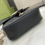 GUCCI GG Marmont迷你黑色皮革斜揹包-811238：圖片 5