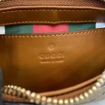 GUCCI GG Emblem超迷你米棕帆布肩揹包-820696：圖片 10