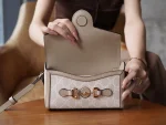 GUCCI 馬銜扣1955馬銜扣米棕迷你帆布斜揹包-699296：圖片 7