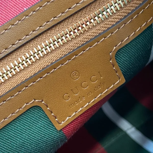 GUCCI GG Emblem大號黑色皮革肩揹包-815217：圖片 10