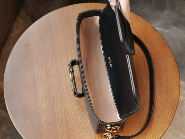 GUCCI Horsebit 1995黑色皮革斜挎包-735178：圖片 8