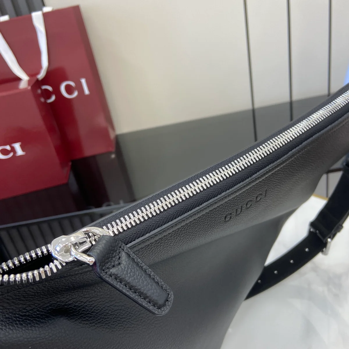 GUCCI GG Signature中號黑色粒面斜揹包-801887 8 GUCCI GG Signature中號黑色粒面斜揹包-801887