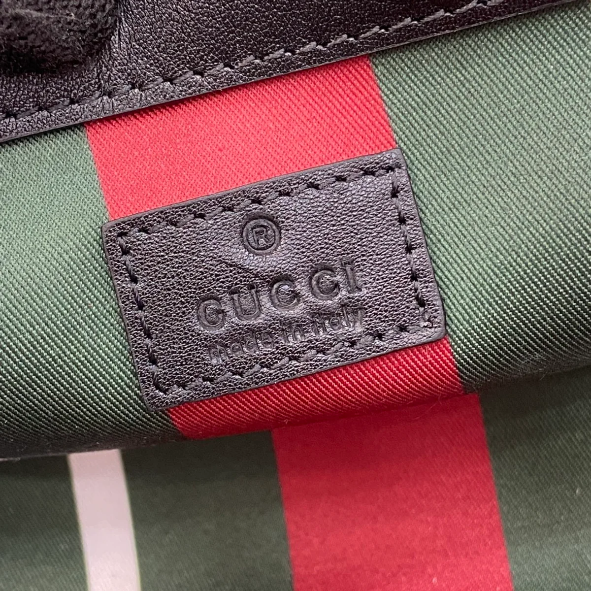 GUCCI GG Emblem小號米棕帆布手提包-815214 10 GUCCI GG Emblem小號米棕帆布手提包-815214