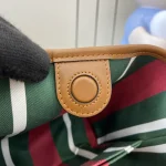 GUCCI GG Emblem迷你黑色皮革水桶包-815118：圖片 9