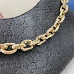GUCCI GG Emblem迷你黑色皮革斜揹包-815263：圖片 8