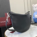 GUCCI GG Signature中號黑色粒面斜揹包-801887：圖片 3
