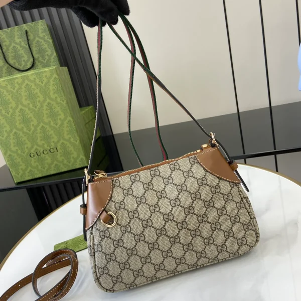 GUCCI GG Emblem小號米棕帆布斜揹包-815218：圖片 7