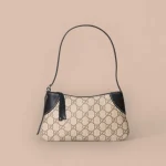 GUCCI GG Emblem超迷你米棕帆布肩背包-820696