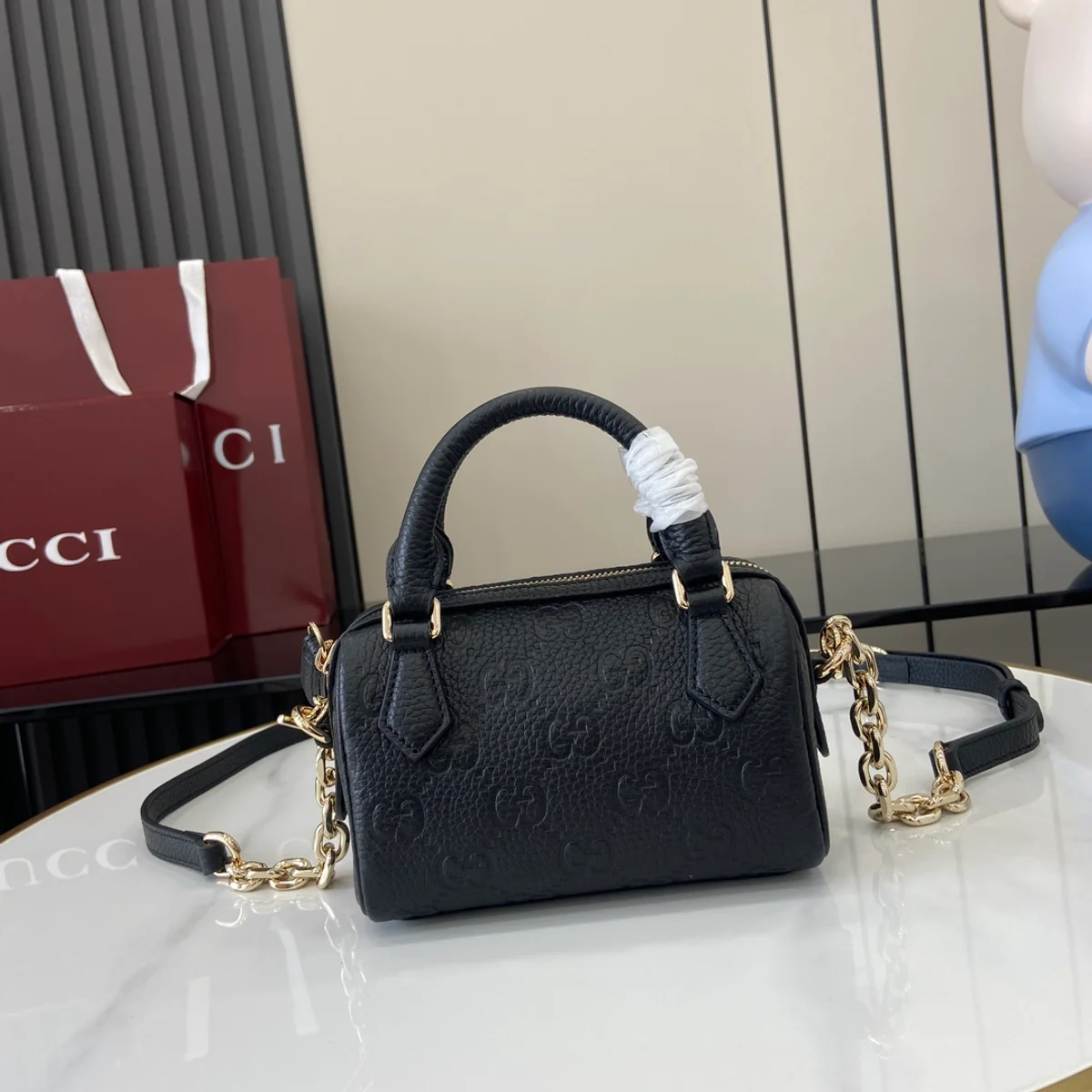 GUCCI GG Emblem超迷你黑色粒面皮革手挽包-815256 2 GUCCI GG Emblem超迷你黑色粒面皮革手挽包-815256