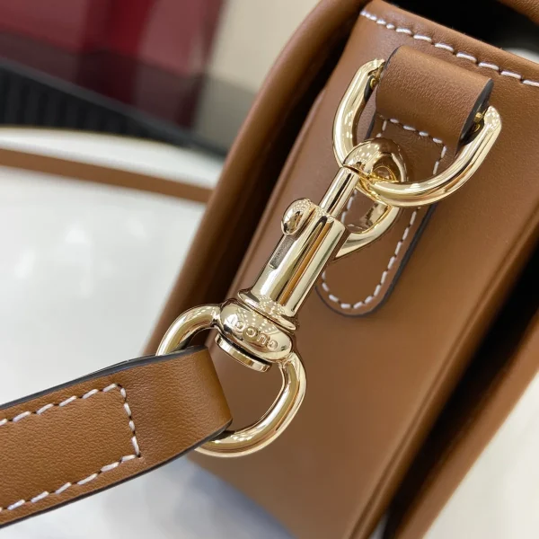 GUCCI GG Emblem迷你米棕帆布斜揹包-815211：圖片 6