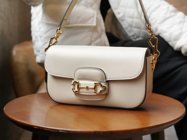 GUCCI Horsebit 1995白色皮革斜背包-735178：圖片 4