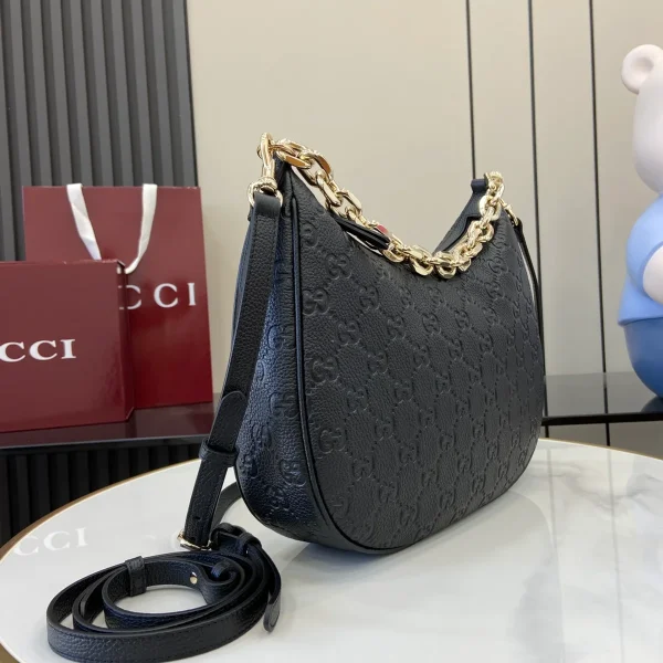 GUCCI GG Emblem中號灰褐粒面肩揹包-820453：圖片 3