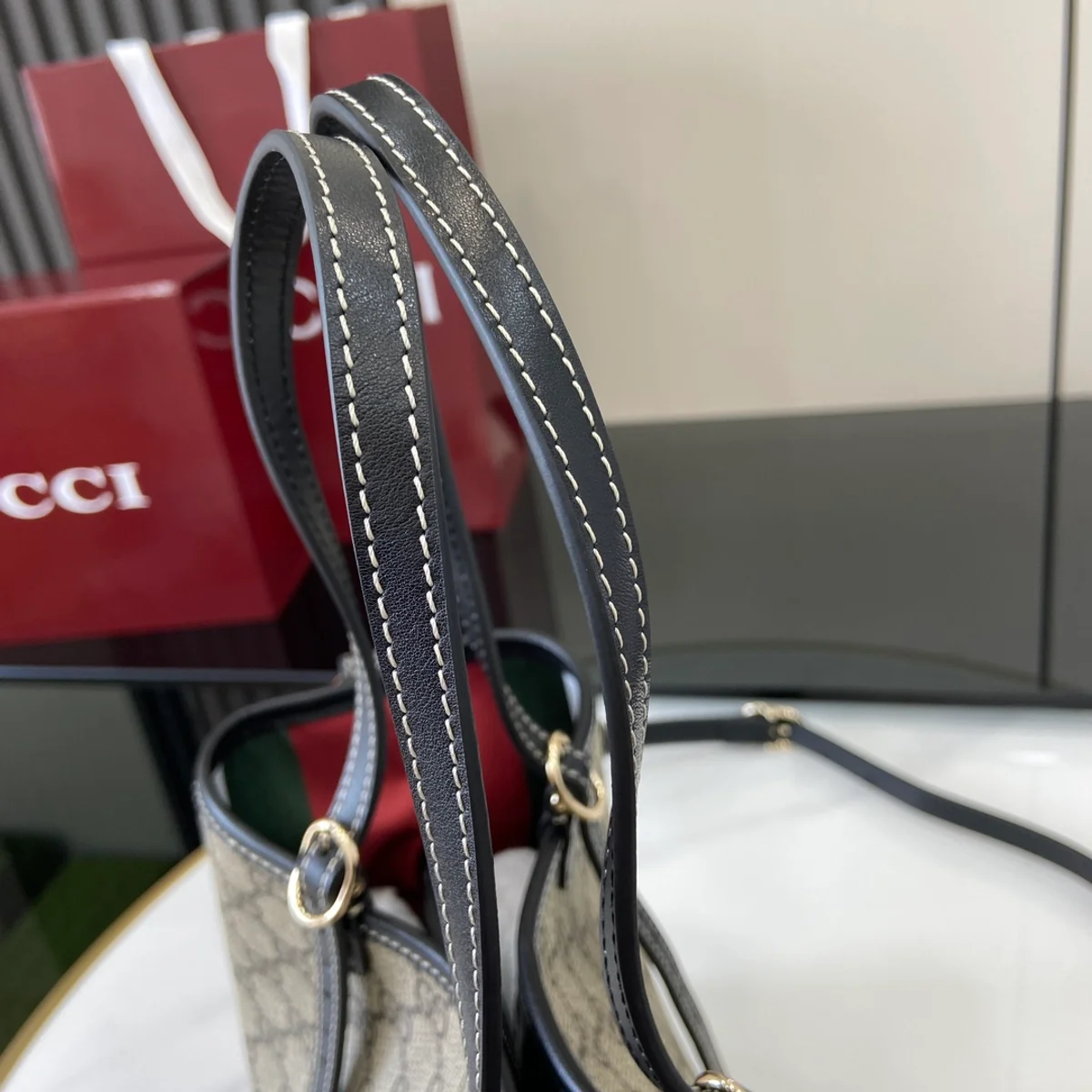 GUCCI GG Emblem小號米棕帆布手提包-815214 8 GUCCI GG Emblem小號米棕帆布手提包-815214