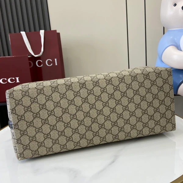 GUCCI GG Emblem中號米棕帆布托特包-815213：圖片 5