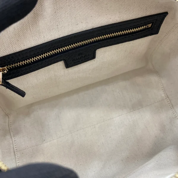 GUCCI GG Emblem小號黑色皮革手挽包-815255：圖片 9
