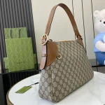 GUCCI GG Emblem大號黑色皮革肩揹包-815217：圖片 3