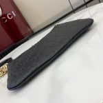 GUCCI GG Emblem超迷你灰褐粒面斜背包-815278：圖片 8