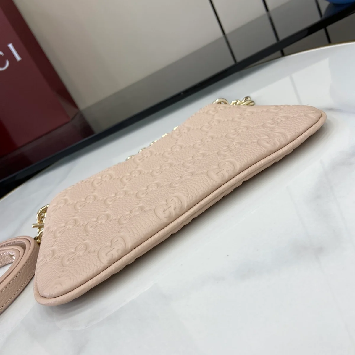 GUCCI GG Emblem迷你黑色皮革斜揹包-815278 5 GUCCI GG Emblem迷你黑色皮革斜揹包-815278