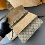 GUCCI GG Supreme小號米棕帆布斜背包-739496：圖片 4