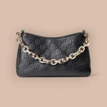 GUCCI GG Emblem迷你黑色皮革斜揹包-815263