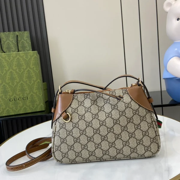 GUCCI GG Emblem小號米棕帆布斜揹包-815218：圖片 2