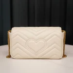GUCCI GG Marmont迷你黑漆皮斜揹包-476433：圖片 3