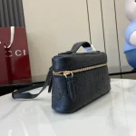 GUCCI GG Emblem迷你黑色粒面超迷你包-815949：圖片 3