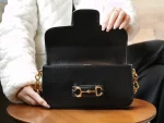 GUCCI Horsebit 1995黑色皮革斜挎包-735178：圖片 7
