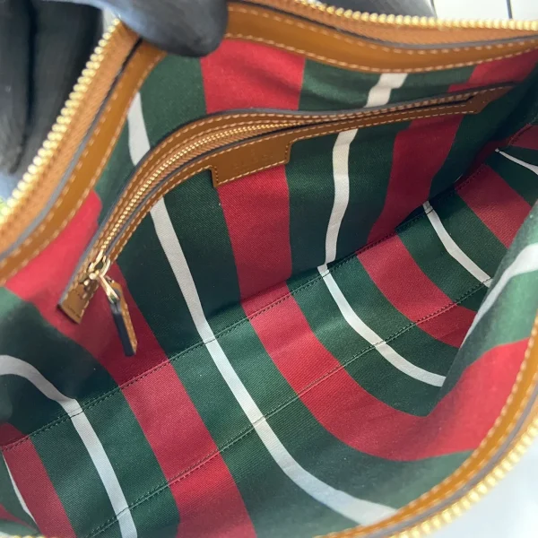 GUCCI GG Emblem大號黑色皮革肩揹包-815217：圖片 9