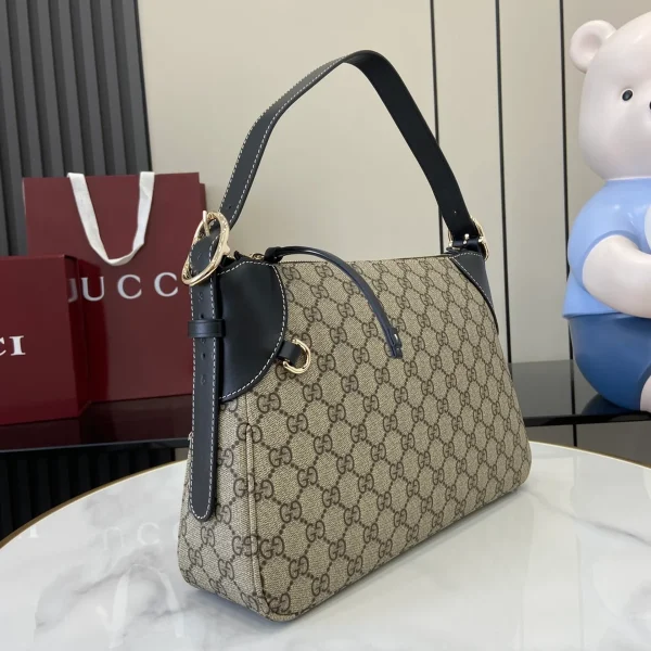 GUCCI GG Emblem中號米棕皮革肩揹包-815216：圖片 3