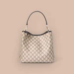 GUCCI GG Emblem小號米棕皮革斜揹包-815103