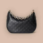 GUCCI GG Emblem中號灰褐粒面肩揹包-820453