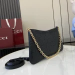 GUCCI GG Emblem中號銀色皮革肩揹包-815277：圖片 3