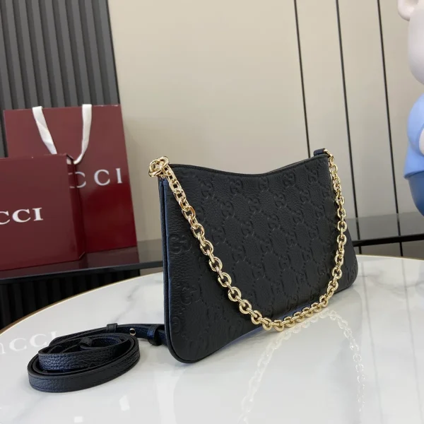GUCCI GG Emblem中號銀色皮革肩揹包-815277：圖片 3