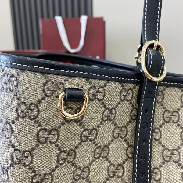 GUCCI GG Emblem中號米棕帆布托特包-815213：圖片 6