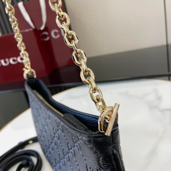 GUCCI GG Emblem中號銀色皮革肩揹包-815277：圖片 8