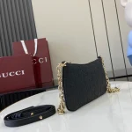 GUCCI GG Emblem超迷你灰褐粒面斜背包-815278：圖片 3
