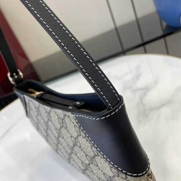 GUCCI GG Emblem超迷你米棕帆布肩背包-820696：圖片 11