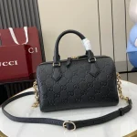 GUCCI GG Emblem小號黑色皮革手挽包-815255：圖片 2