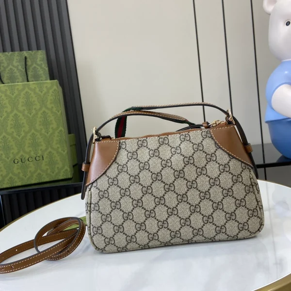 GUCCI GG Emblem小號米棕帆布斜揹包-815218：圖片 4