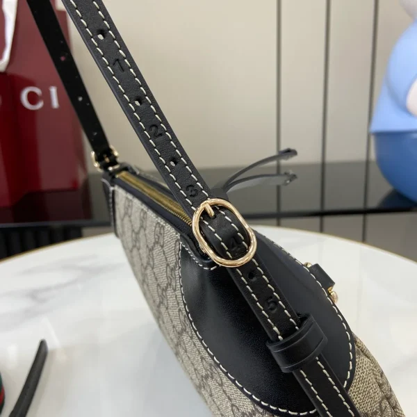 GUCCI GG Emblem小號米棕帆布肩揹包-815218：圖片 7