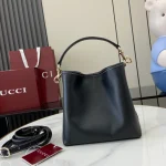 GUCCI GG Emblem迷你米棕帆布水桶包-815118：圖片 4