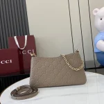GUCCI GG Emblem中號灰褐皮革肩揹包-815277：圖片 2