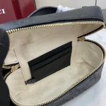 GUCCI GG Emblem迷你黑色粒面超迷你包-815949：圖片 9