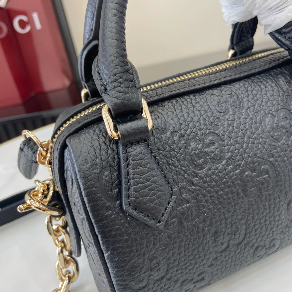GUCCI GG Emblem超迷你黑色粒面皮革手挽包-815256 8 GUCCI GG Emblem超迷你黑色粒面皮革手挽包-815256