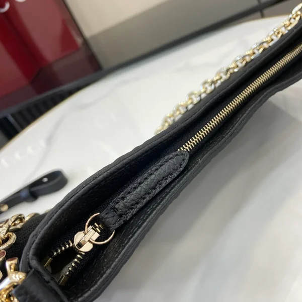 GUCCI GG Emblem中號銀色皮革肩揹包-815277：圖片 11