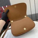 GUCCI Blondie小號棕色皮革斜背包-815714：圖片 8