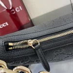 GUCCI GG Emblem中號灰褐粒面肩揹包-820453：圖片 8