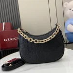 GUCCI GG Emblem小號灰褐粒面斜揹包-815409：圖片 2